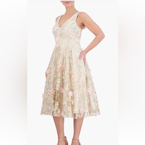 Eliza J Floral Appliqué V-Neck Fit and flare Cream Dress - Picture 5 of 10